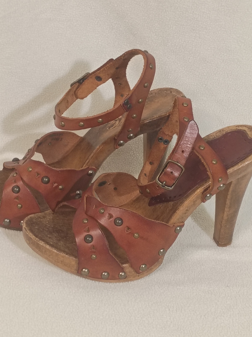 JLo Brown Studded Leather Platform 4.25" Heels Sandals